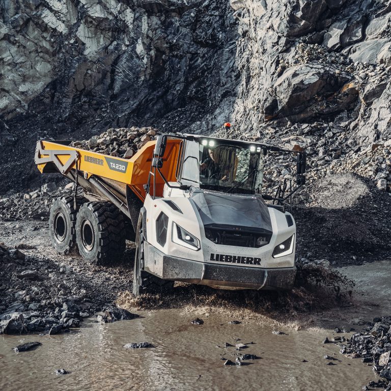 Il TA 230 Litronic è progettato per applicazioni fuoristrada impegnative, come l'industria mineraria, e si distingue per le sue prestazioni eccezionali e l'eccellente capacità fuoristrada.