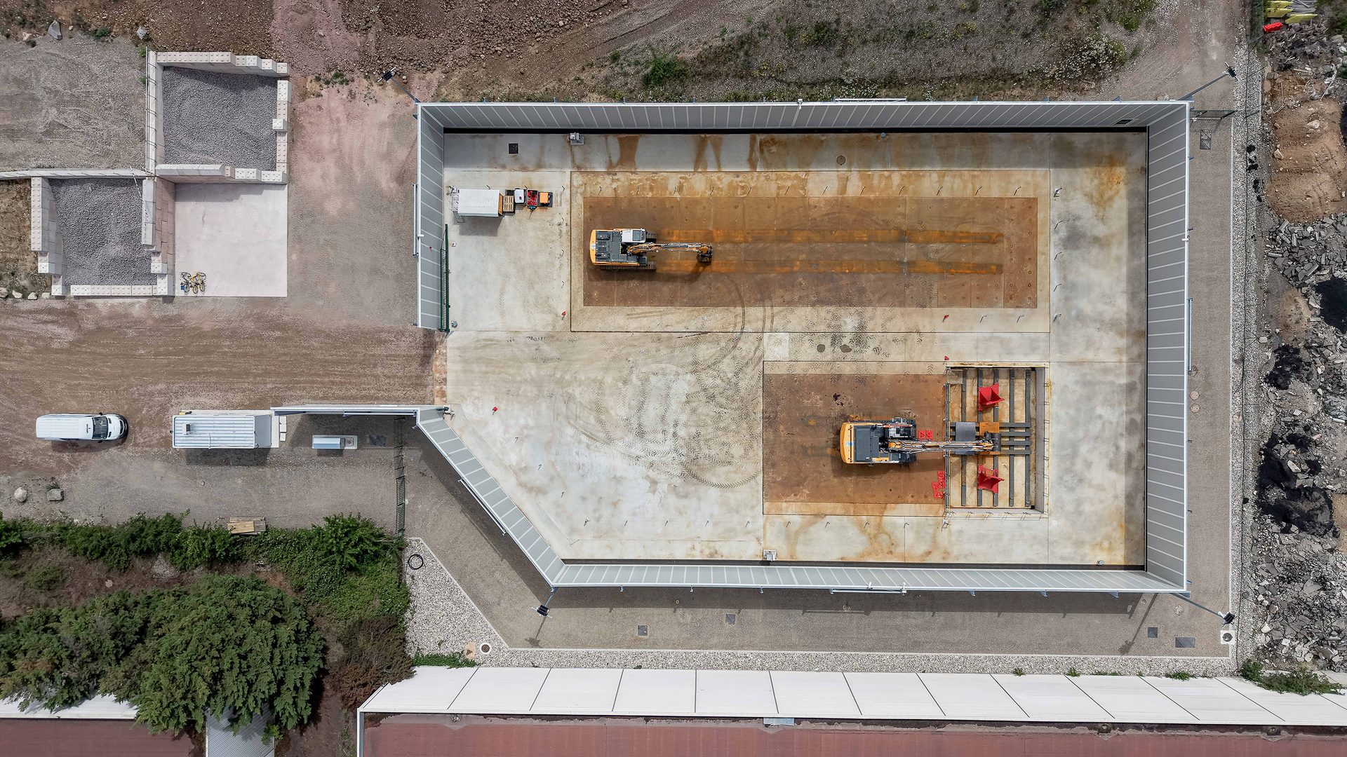 Il banco di prova consente di simulare l’invecchiamento accelerato della struttura costruttiva degli escavatori Liebherr. Con un
coefficiente pari a 17, un’ora di prova corrisponde a 17 ore di impiego reale in cantiere.