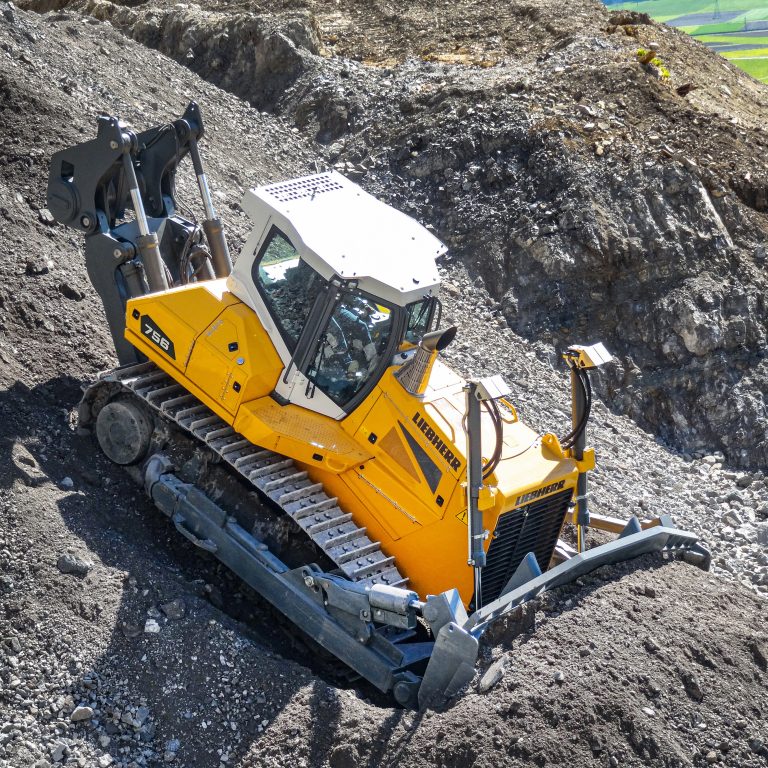 L'apripista cingolato Liebherr PR 756 unisce un'elevata potenza del motore a un controllo di precisione della macchina.