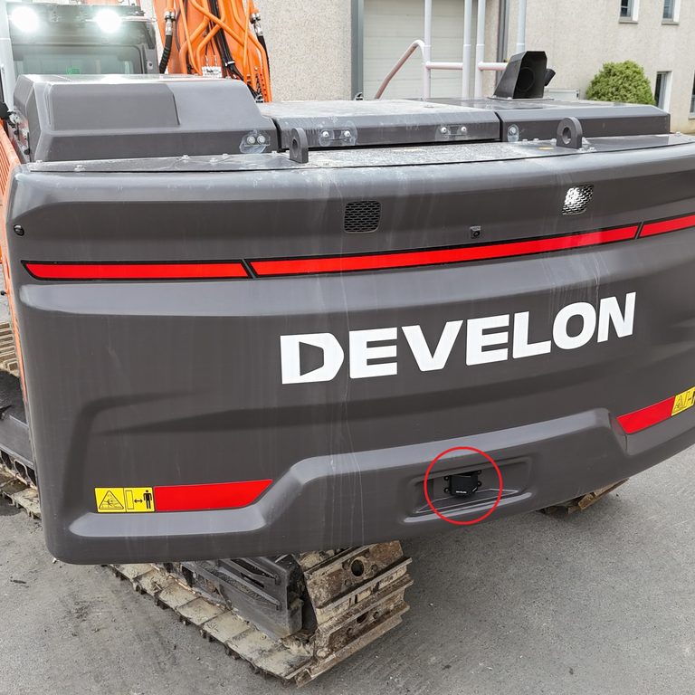 Develon impiega sensori dedicati per l'E-Stop
