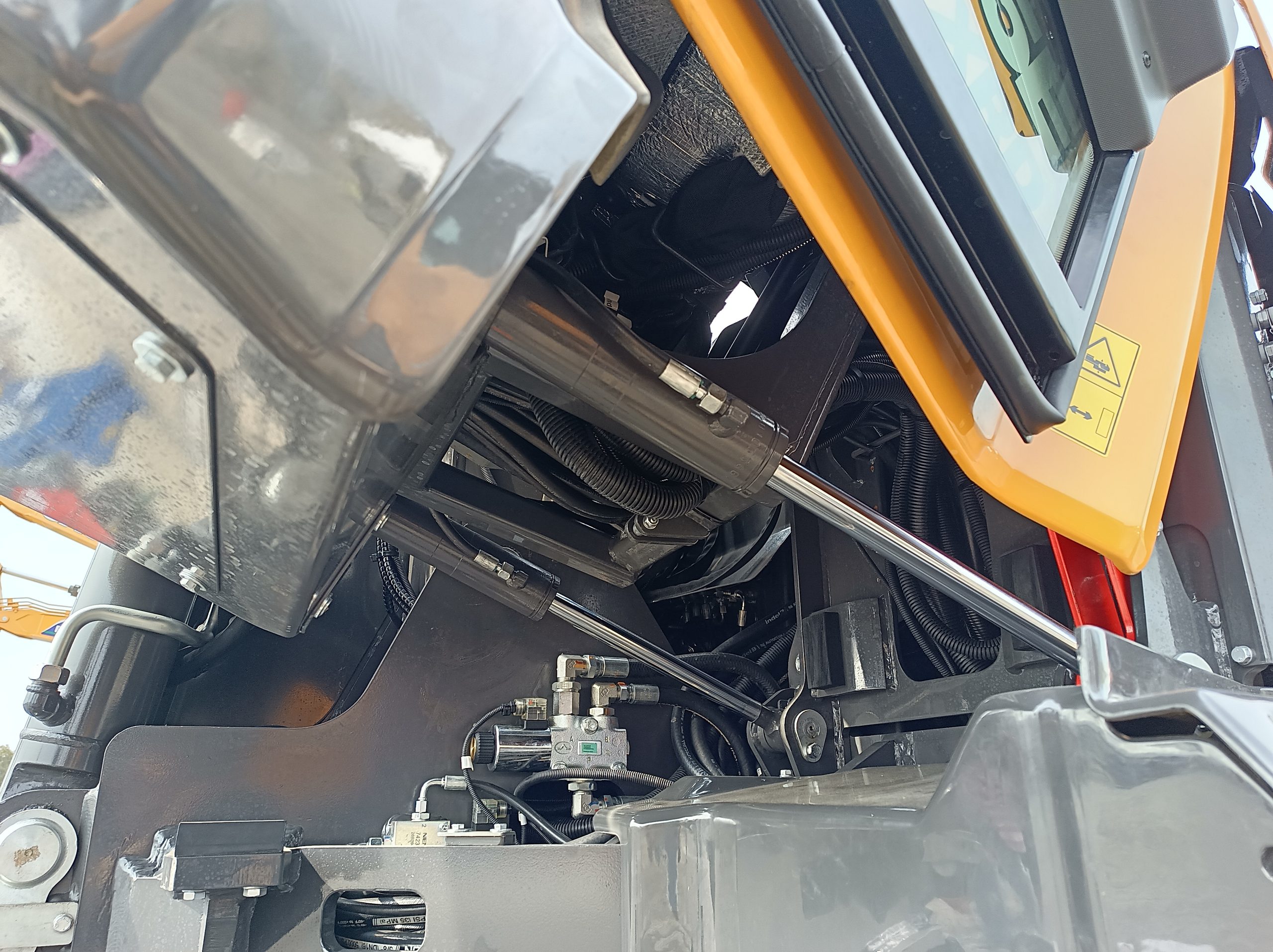 CASE fornisce il VCX135E XRD con cabina tiltabile