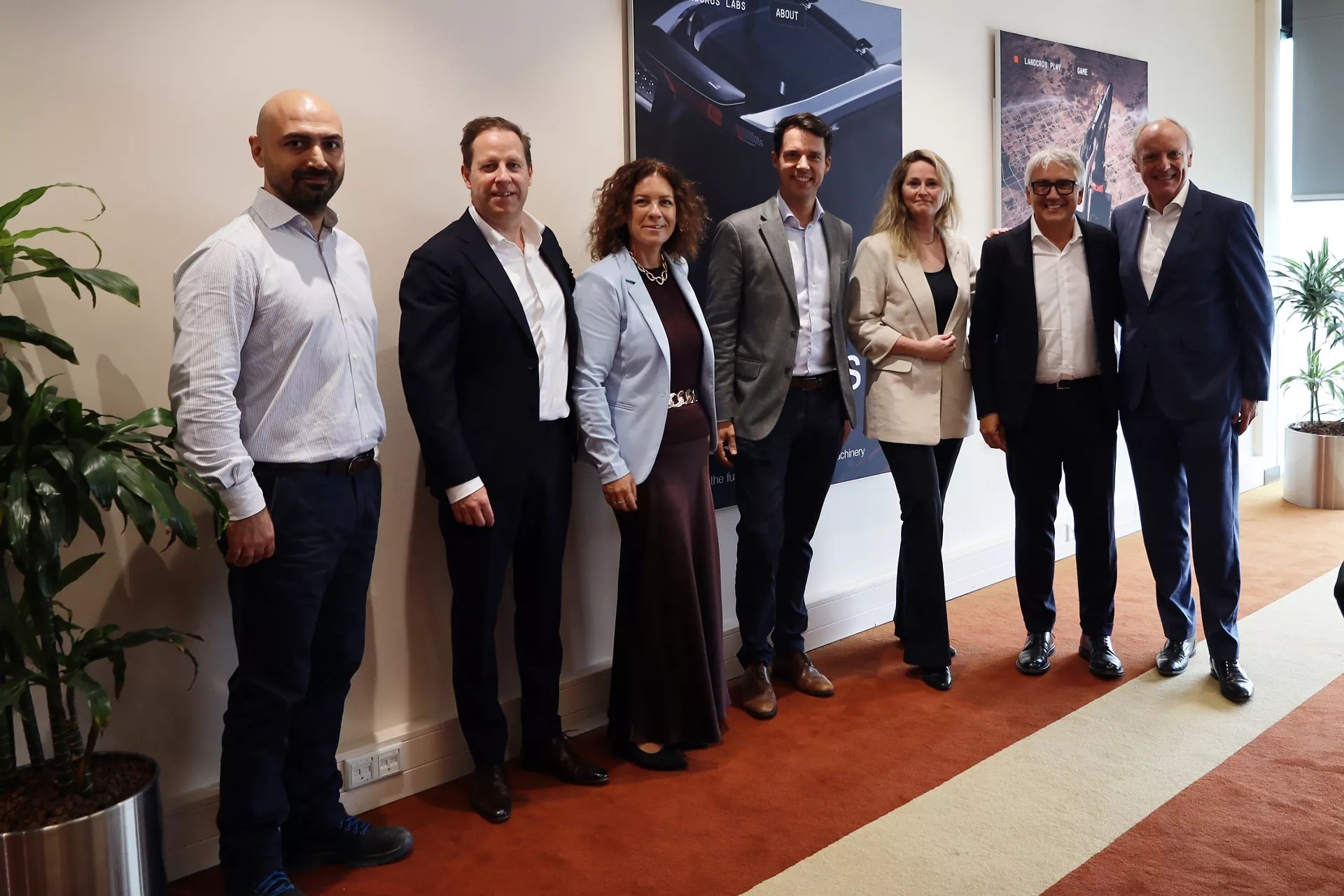 I team di HCME (LANDCROS) e Akkodis riuniti per la partnership strategica sulle soluzioni integrate avanzate.